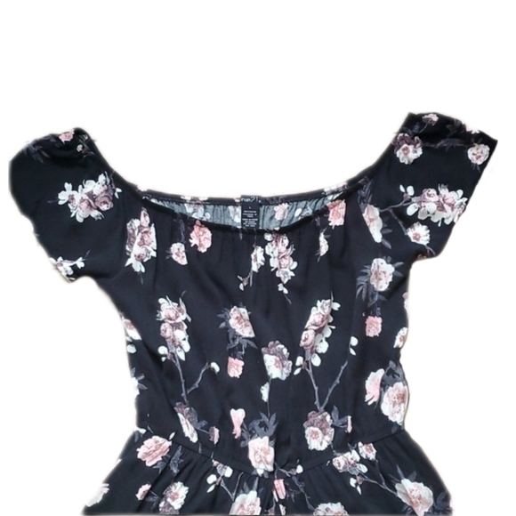 Rue21 Women’s Flower Short Romper Sz L - Picture 5 of 7